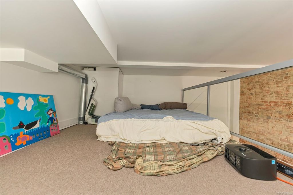 listing image 16048106780143612379