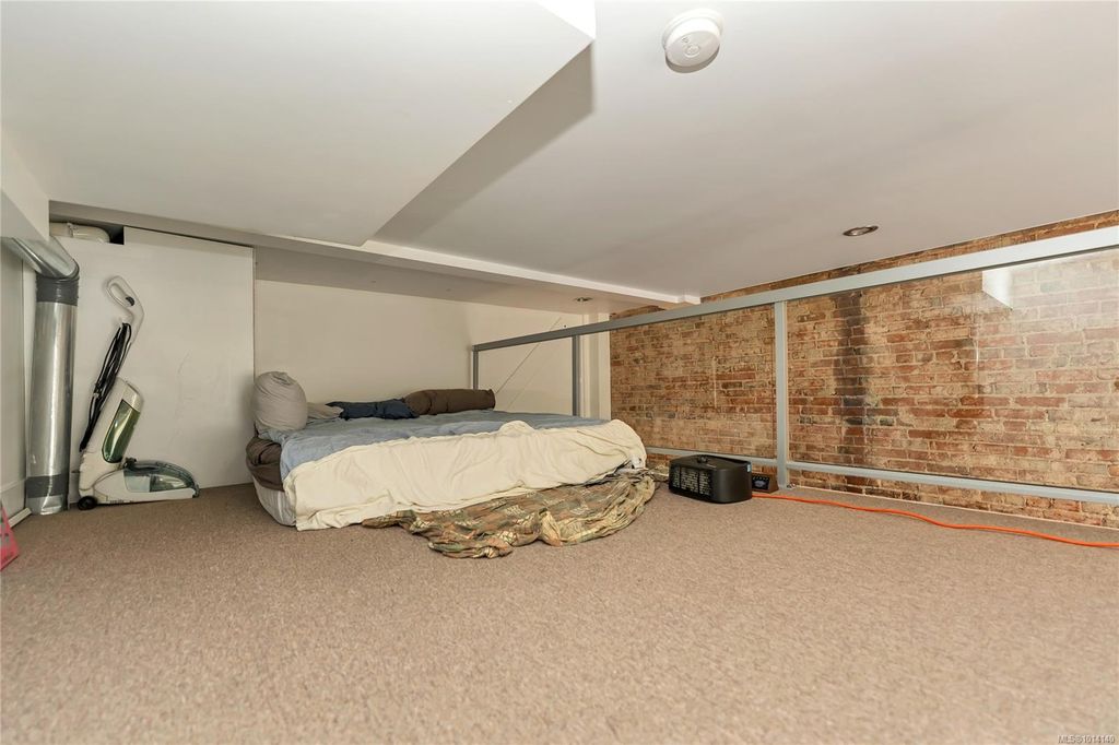 listing image 16041780035254314153