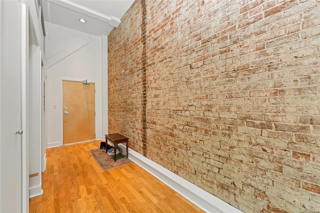 listing image 16048580580846721981