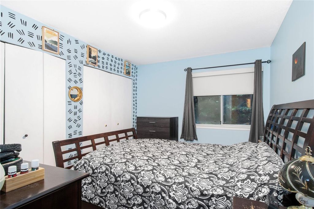 listing image 16048716624686830929