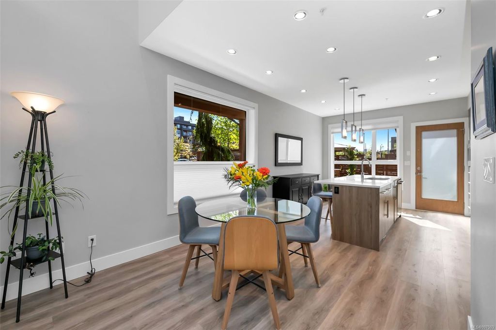 listing image 16041216798069890821