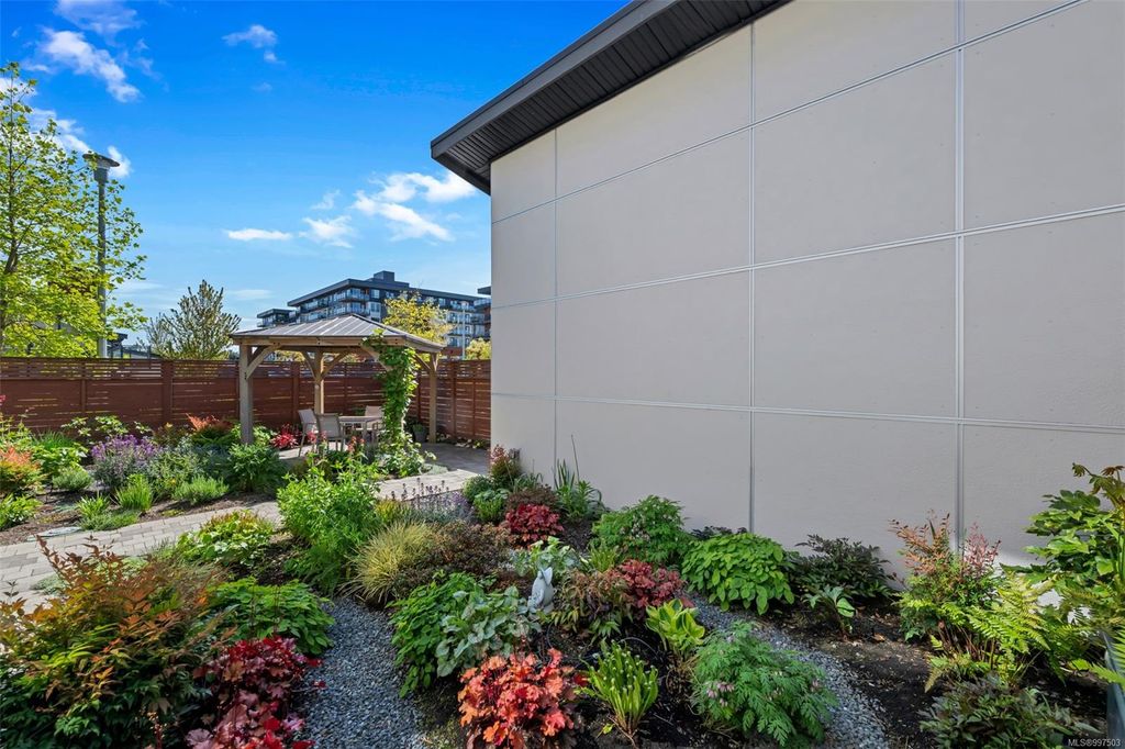 listing image 16045615163619587835