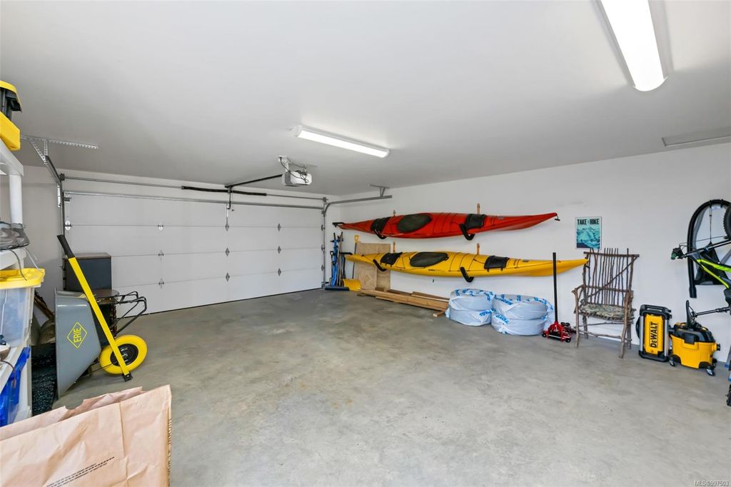 listing image 16042416172345241715