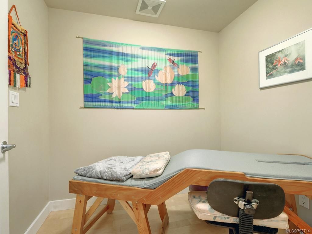 listing image 16045879990577590157