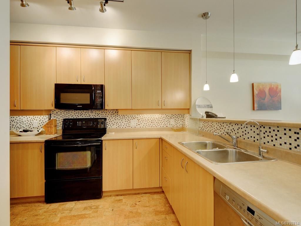 listing image 16044406499084612876