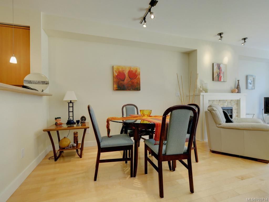 listing image 16042749923616839252