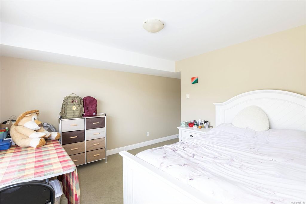 listing image 16043137334394752490