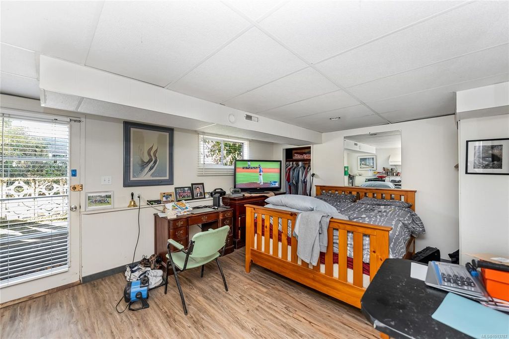 listing image 16047520880540843069