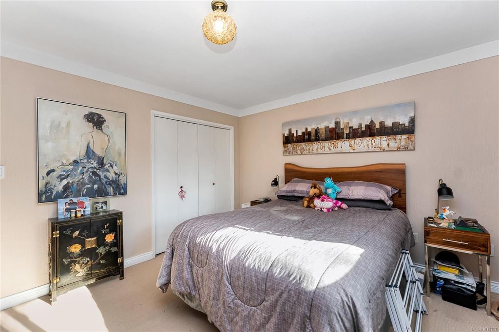 listing image 16046919690282602876