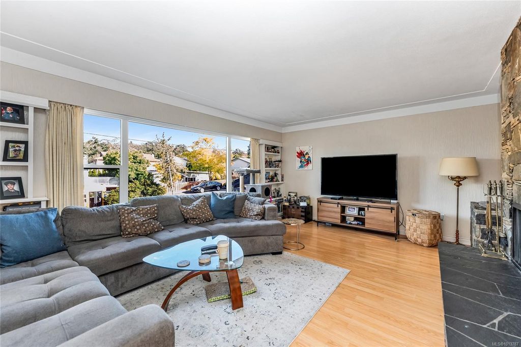 listing image 16043475494618856655