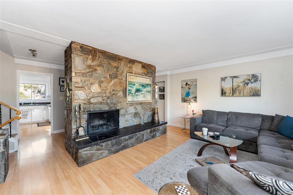 listing image 16046818935998691974