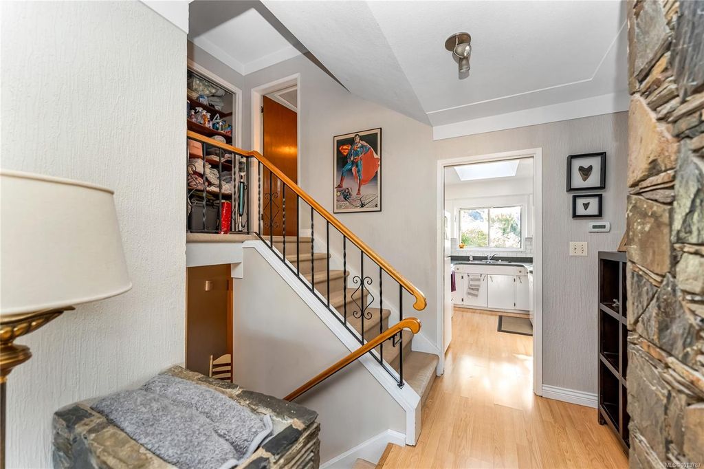 listing image 16041565635421403743