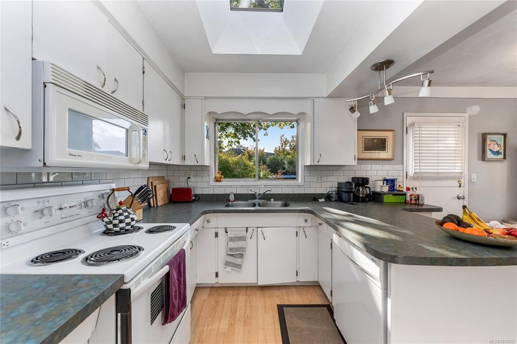 listing image 16040372928750536322