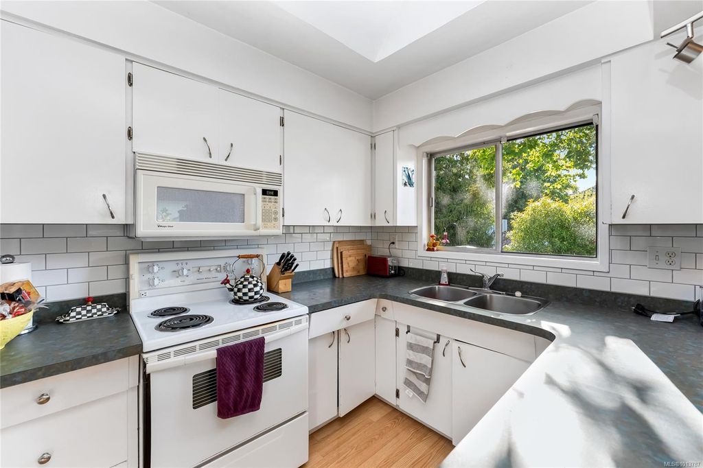 listing image 16041044095737750389