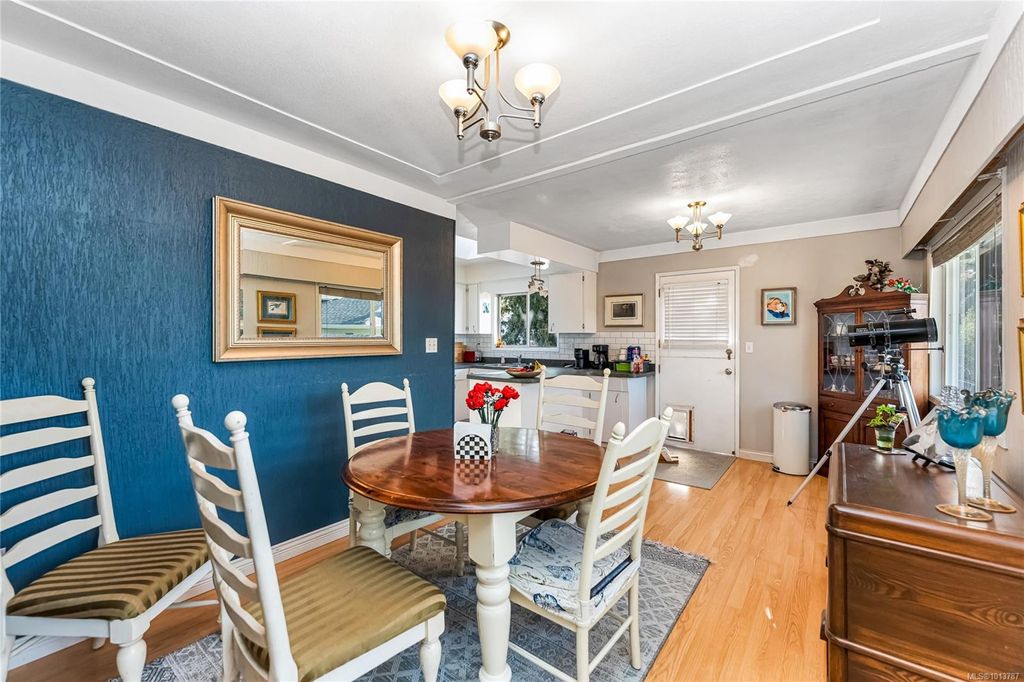 listing image 16047091191860036442