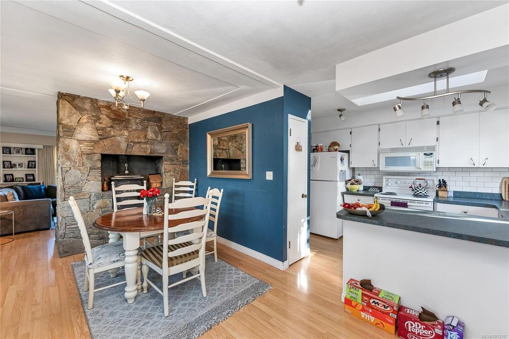 listing image 16044468234286063911