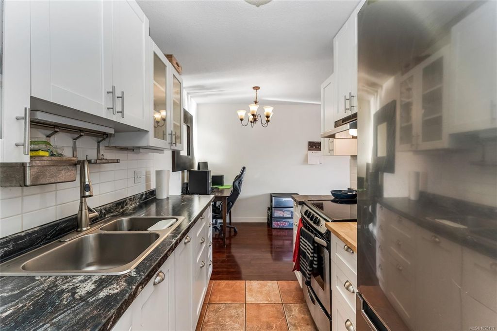 listing image 16048715049759048454