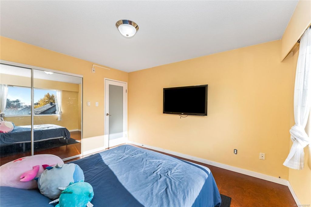 listing image 16043061822830063954