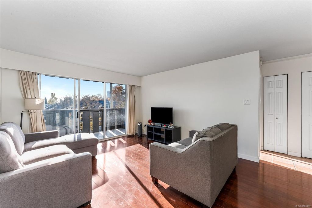 listing image 16047265585221217303