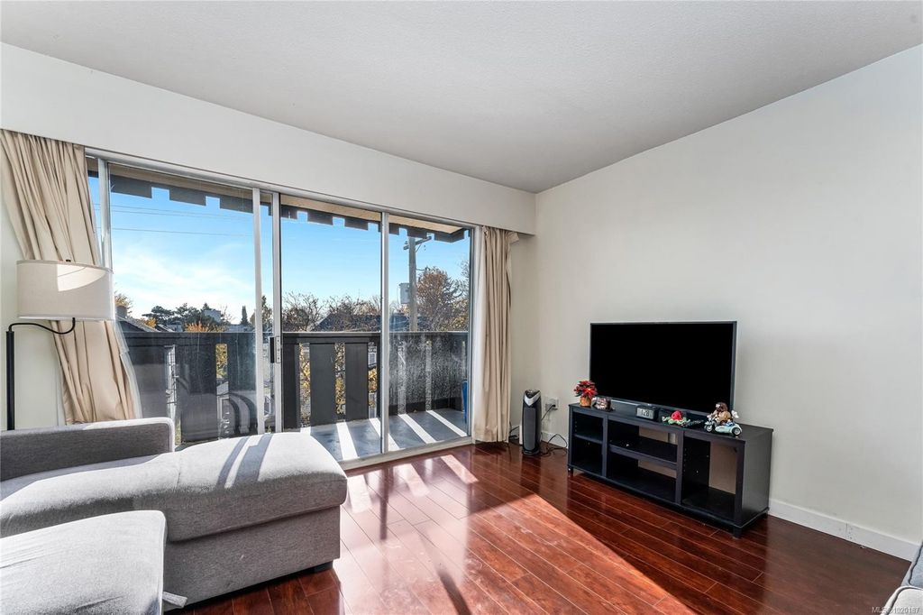 listing image 16040554475452663997