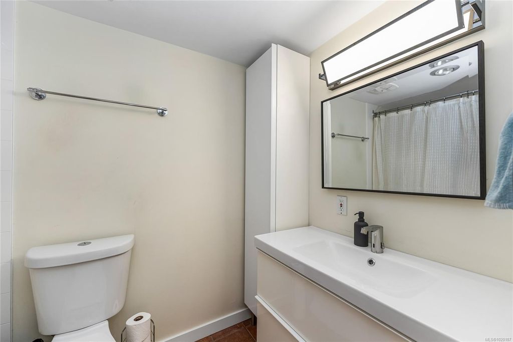 listing image 16048862618132415232