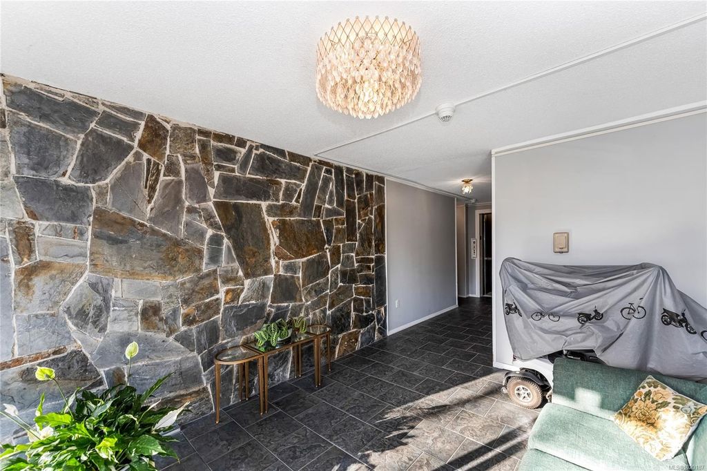 listing image 16041205222102867971