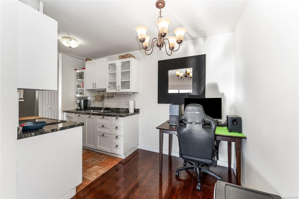 listing image 16042062989534227116