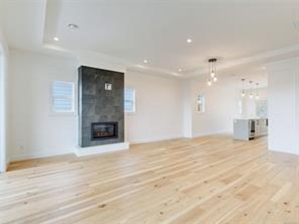 listing image 16048933096390496342