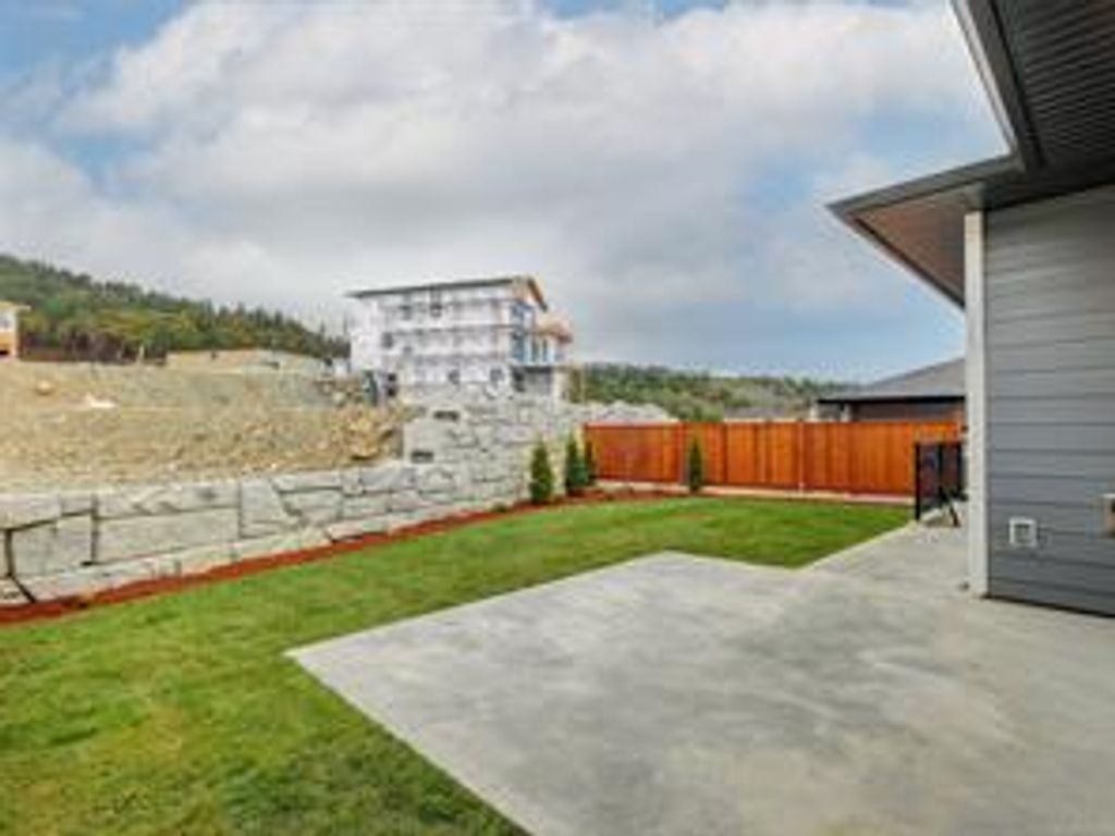 listing image 16043987375991844352