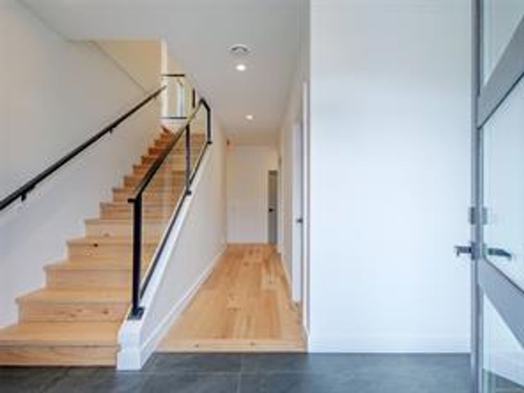 listing image 16047405781871670364