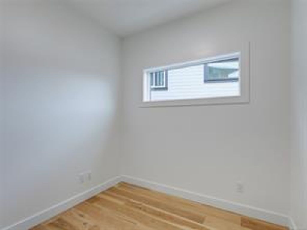 listing image 16047350337719866671