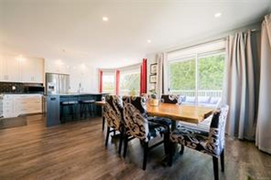listing image 16045759377760852591