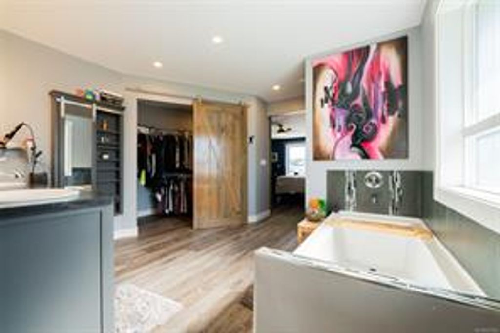 listing image 16041486737272287573