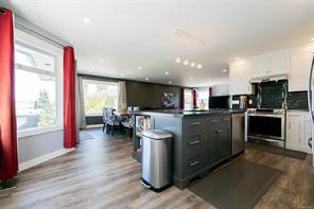 listing image 16045505180564491766