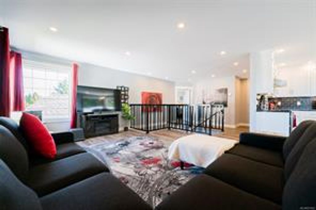 listing image 16047253434103480601