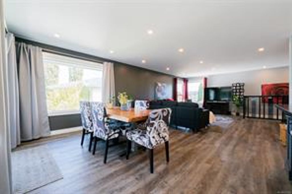 listing image 16049065041232566662