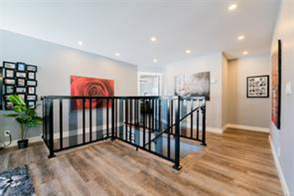 listing image 16043216928061193395