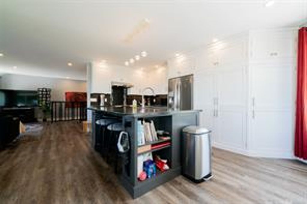 listing image 16040188943111952930