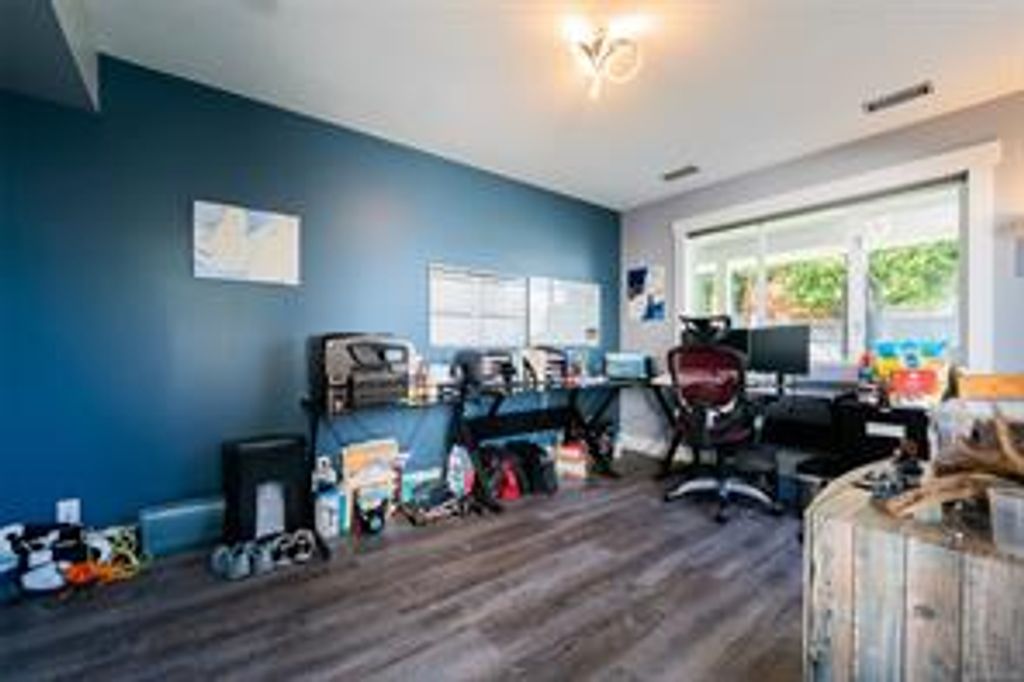 listing image 16045926785599729602