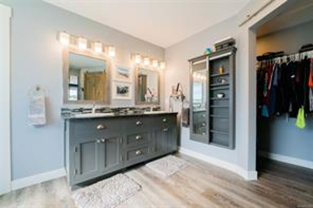 listing image 16044208397800974434