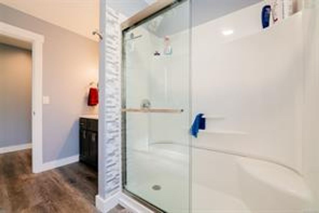 listing image 16046682952860452419
