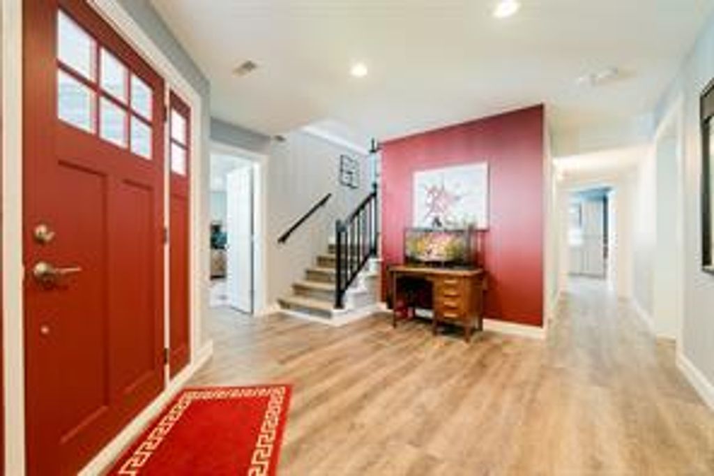 listing image 16040915015908216143