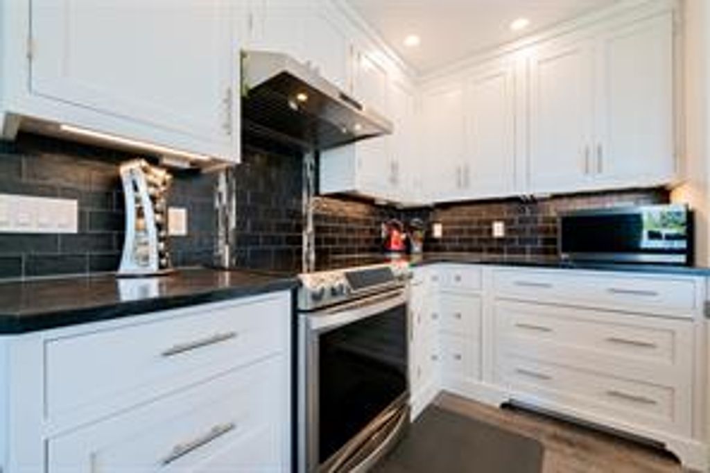 listing image 16043224814323552819