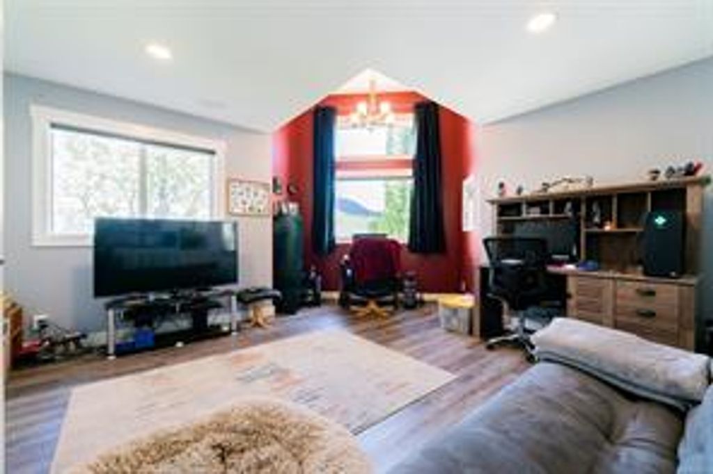 listing image 16041937415056607149