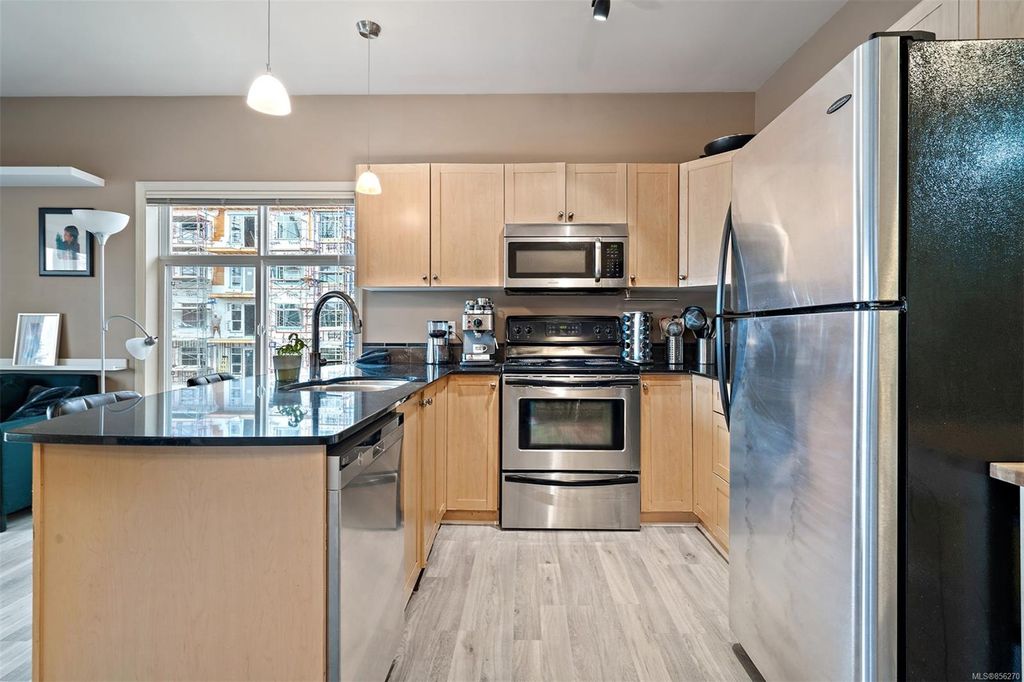 listing image 16043812057353