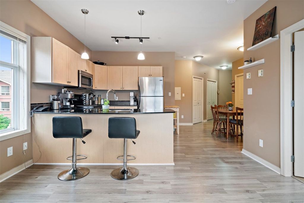 listing image 16044261113881