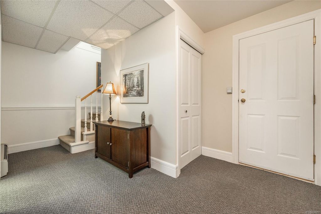 listing image 16048973991735193638