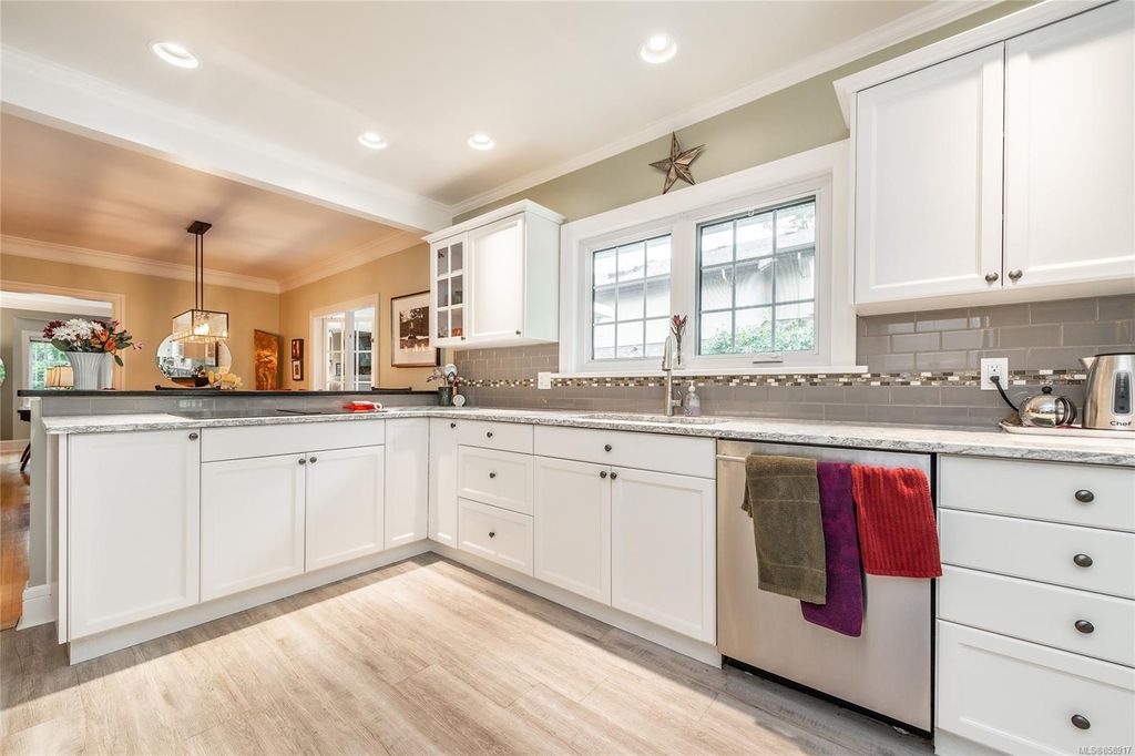 listing image 16042385289423977514