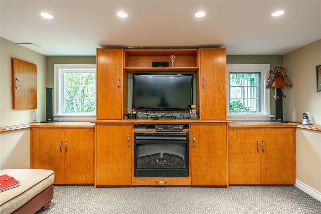 listing image 16045378757861400599