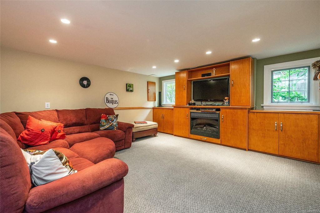 listing image 16043807540423834502